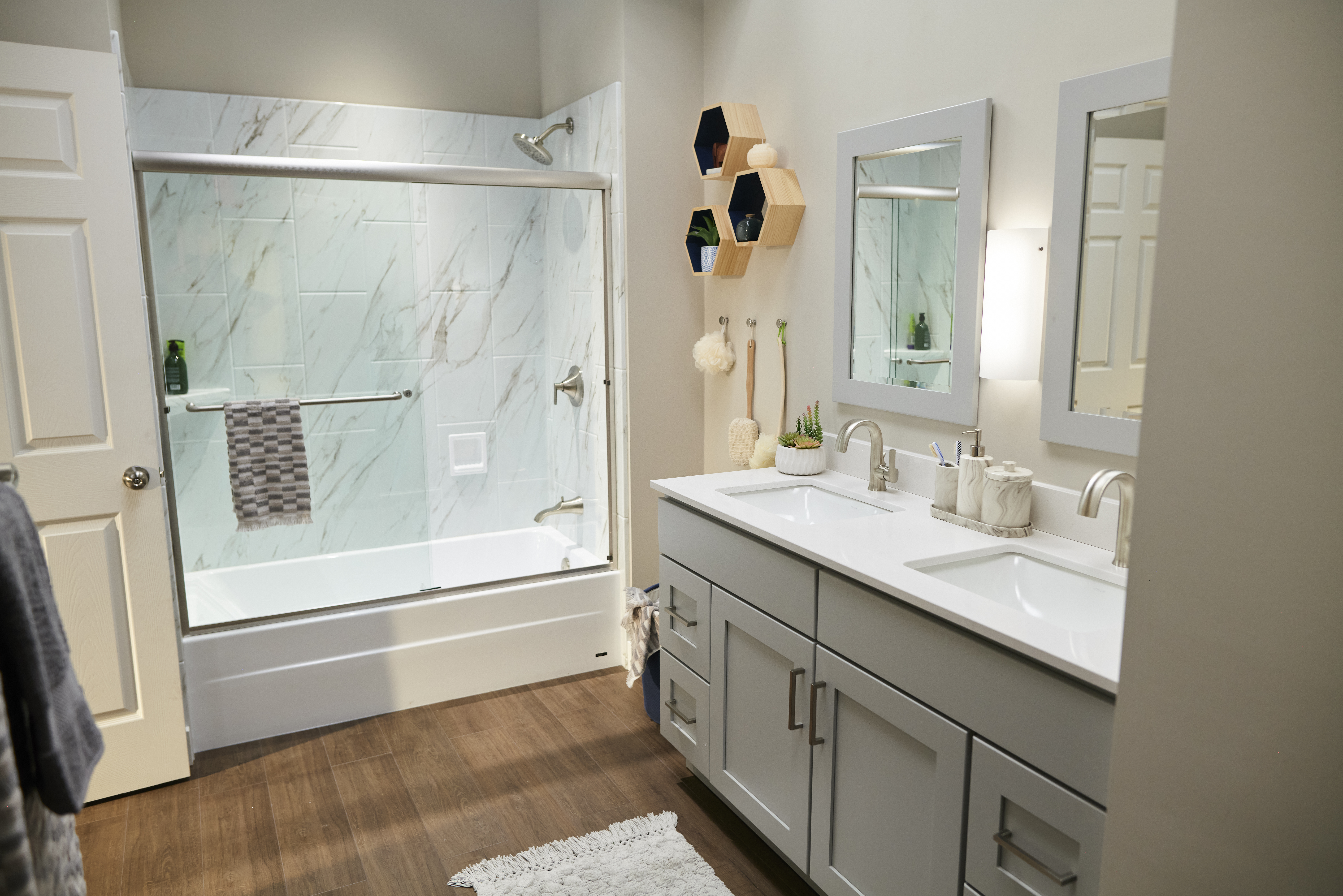 Italia Marble Contemporary Family Bathroom Photo