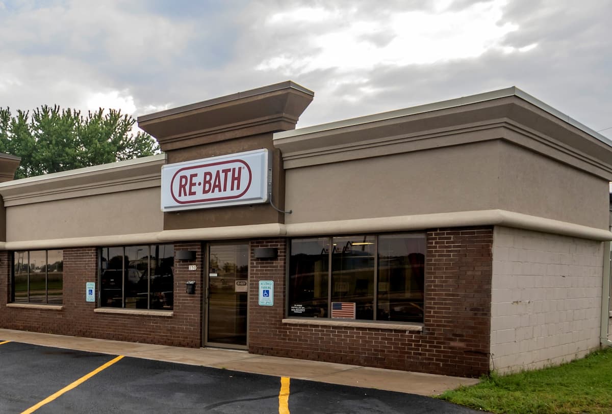 Exterior of Showroom Photo