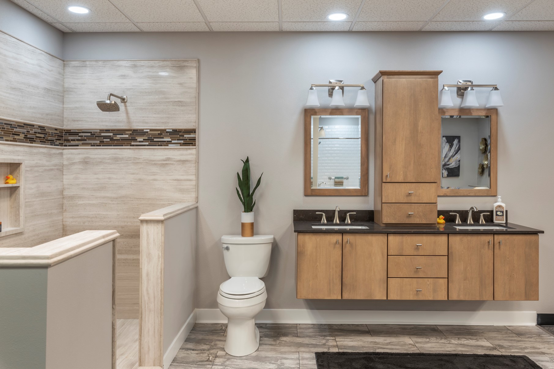 Interior of Showroom Photo